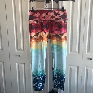 NWT Fabletics Powerhold Capri Leggings